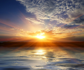 Obraz premium sunset over water