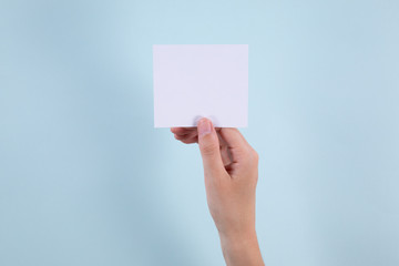 Hand holding a post-it note