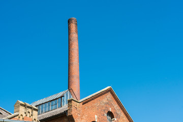 Fototapeta premium Industriegebäude mit Kamin in Heilbronn