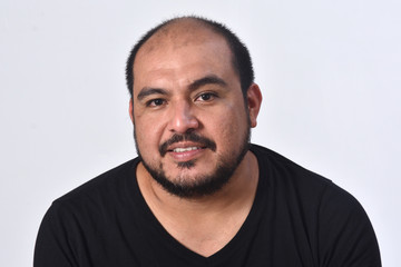 Obraz premium portret mężczyzny Ameryki Łacińskiej na białym tle,