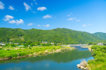 Fototapeta na wymiar 京都　嵐山 初夏　緑と青空