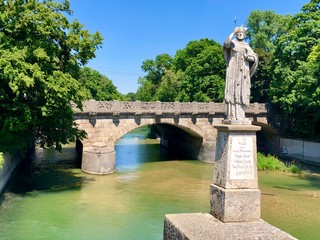  Maximiliansbrücke mit Isar