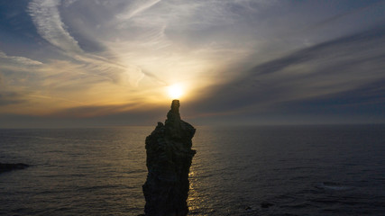 ドローンからみた隠岐の島のローソク岩