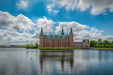 Obraz premium Frederiksborg Castle Lakeside View