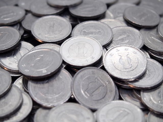 1円玉の山