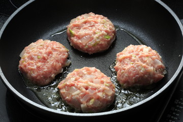 Bake hamburger in a frying pan