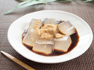 わらび餅、黒蜜ときなこ添え