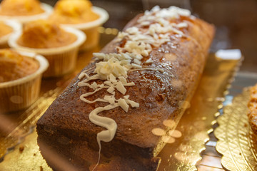 Plum cake with white chocolate.