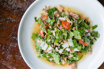 Green tea leaf salad