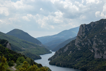 Obraz premium Aliakmonas, river view canyon