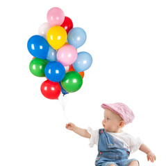 Fototapeta na wymiar kleines Kind mit bunten Luftballons