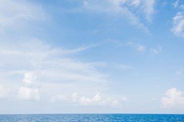Obraz premium Calm Sea and Blue Sky Background in Maldives