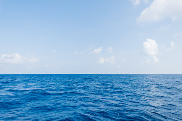Fototapeta na wymiar Calm Sea and Blue Sky Background in Maldives