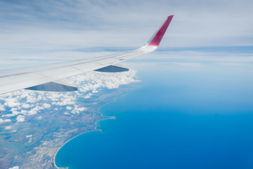 Obraz premium aircraft Wing on cloudscape and blue sky