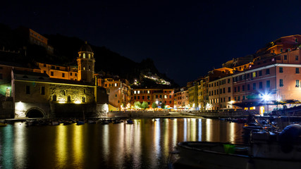 Fototapeta na wymiar panoramic view of a village in the Cinque Terre at night