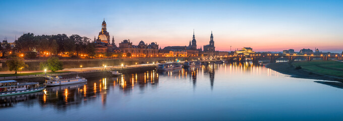 Fototapeta premium Dresden skyline panorama along the Elbe river at dusk, Saxony, Germany