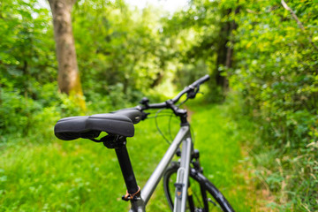Fototapeta na wymiar Mit dem Fahrrad in die Natur