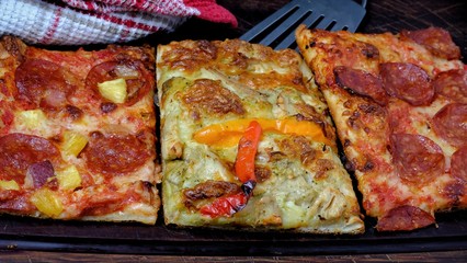 pizza with ham and cheese