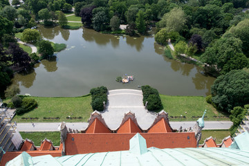 blick auf den see vom besichtigungsturm des neuen rathaus in hannover niedersachsen deutschland...