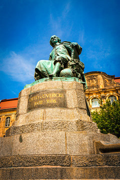Otto von Guericke Denkmal in Magdeburg