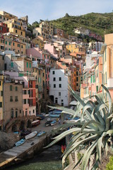 Fototapeta na wymiar View of Riomaggiore's colorful buildings from the ferry station