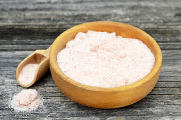 Pink Himalayan salt in wooden bowl