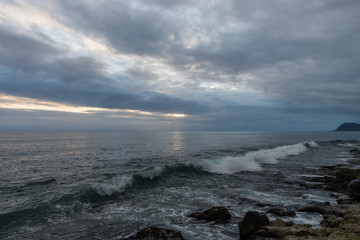 Gorgeous sunset over the pacific ocean on Oahu, Hawaii © Alex Krassel