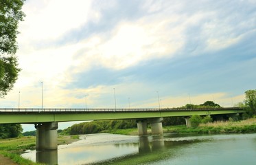 風景　橋　道路　緑　川　杤木