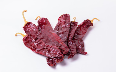 chile guajillo en fondo blanco