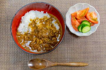 カレー　和風　丼　サラダ