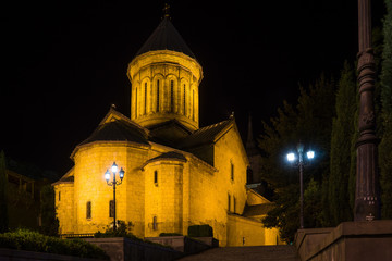Fototapeta na wymiar Sioni cathedral in tblisi at night