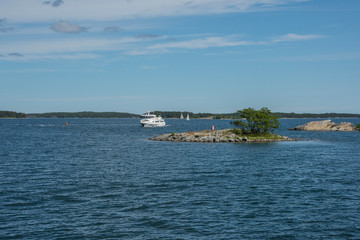 Fototapeta na wymiar Islands in the Stockholm outer archipelago a sunny sommer day at the bay Långvik