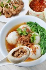 Savory tangyuan–Glutinous Rice balls stuffed with ground pork in soup   