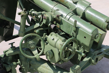 the mechanism of the gun artillery of the second world war