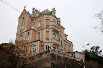 Fototapeta na wymiar mansion in biarritz (france)
