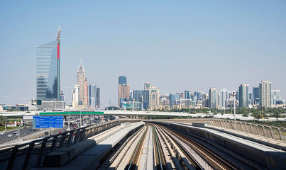 Naklejka premium Dubai Marina railroad with cityscape