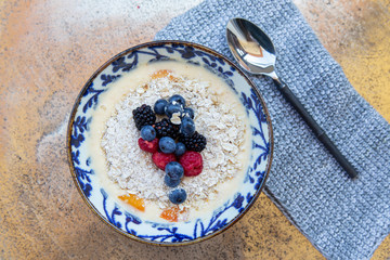 Obraz na płótnie Canvas Oatmeal porridge with fresh fruit and cranberries. Healthy breakfast.