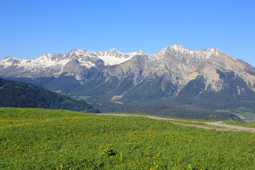 Fototapeta na wymiar High mountains Parpaner Rothorn, Aroser Rothorn and Lenzer Horn, Switzerland.
