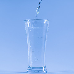 Pour water into the glass