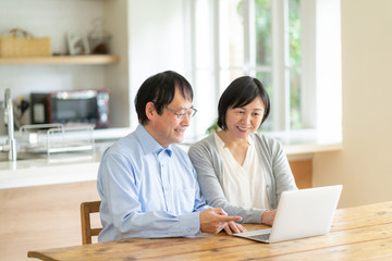 ミドルシニア　夫婦