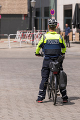 Fahrradpolizist in der Hauptstadt Berlin