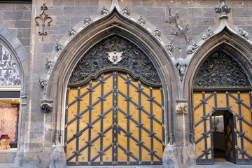 München Rathaus Tür mit Münchner Kindl