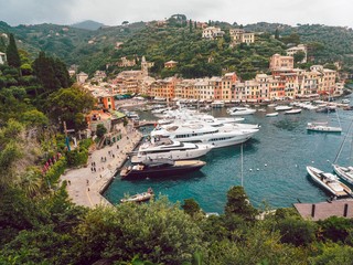 Fototapeta na wymiar Portofino Liguria, colorful houses and yachts in the Bay, panorama of the city