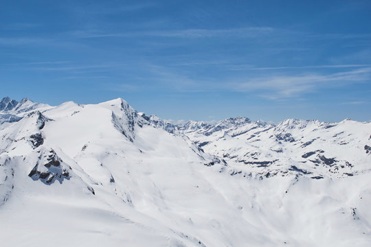 Ausblick vom 3029m hohen Kitzsteinhorn auf die Gipfel des Nationalpark Hohe Tauern in &Ouml;sterreich