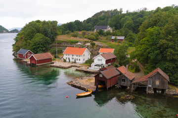 Fototapeta na wymiar houses at the lake