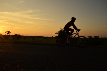Fototapeta na wymiar silhouette of biker on sunset