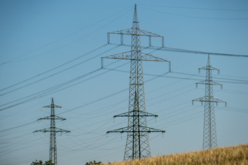 Fototapeta premium Strommasten einer Überlandleitung