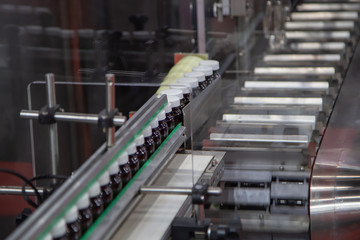 Industrial pharmaceutical process of capsule filling in bottle and capping machine