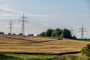 Strommasten einer Überlandleitung