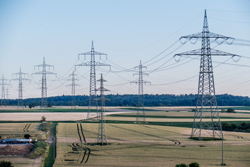 Bilder und Videos suchen: hochspannung